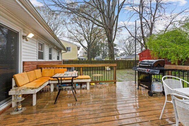 Building Photo - 409 Caren Dr