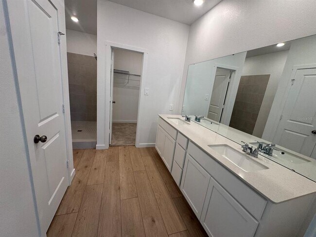 Building Photo - 2290 Jennio Dr