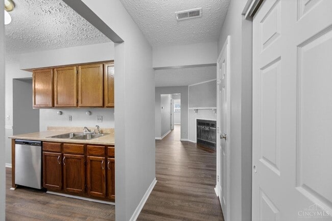 Building Photo - 5087 Tri County View Dr