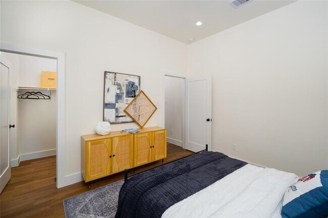 Building Photo - 8910 Knl Br Dr