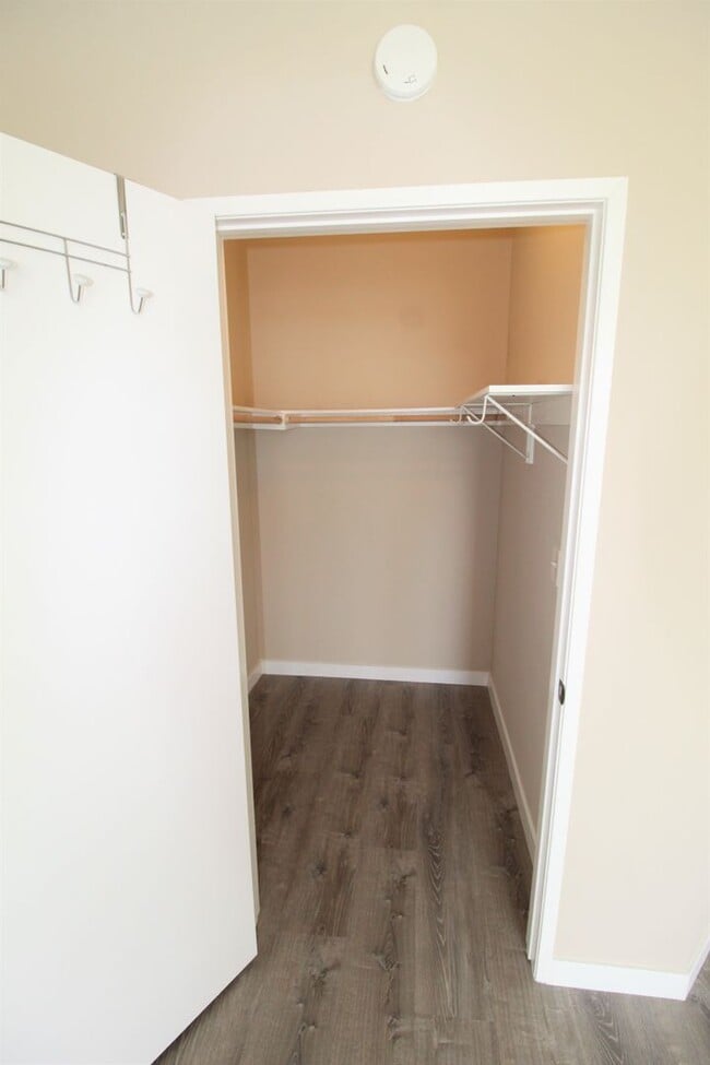 Building Photo - Remodeled Condo in Central Oxnard Gated Community!