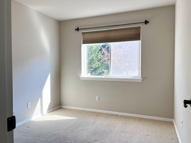 Building Photo - 3BD/2.5BA HOME IN CORVALLIS