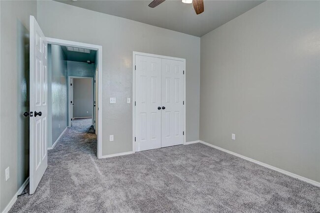 Building Photo - 2023 Westbury Dr