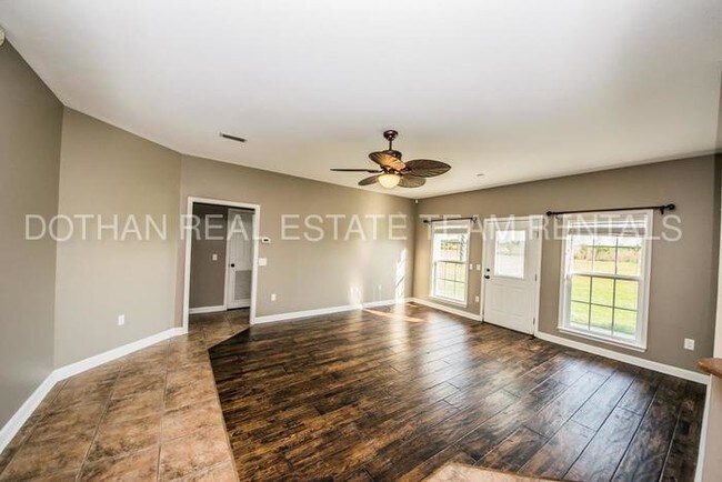 Building Photo - Country Living!