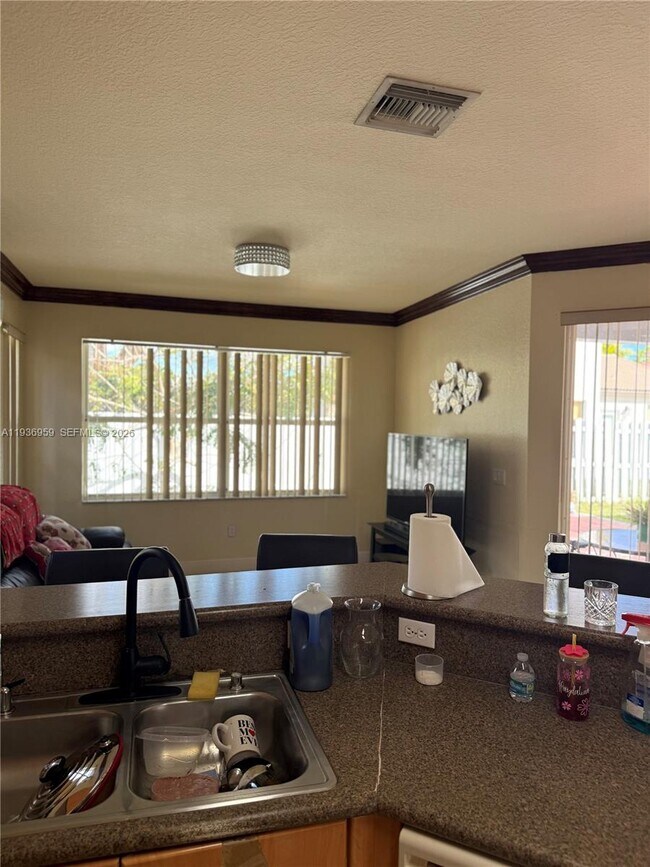 Building Photo - 3951 NE 13th Dr