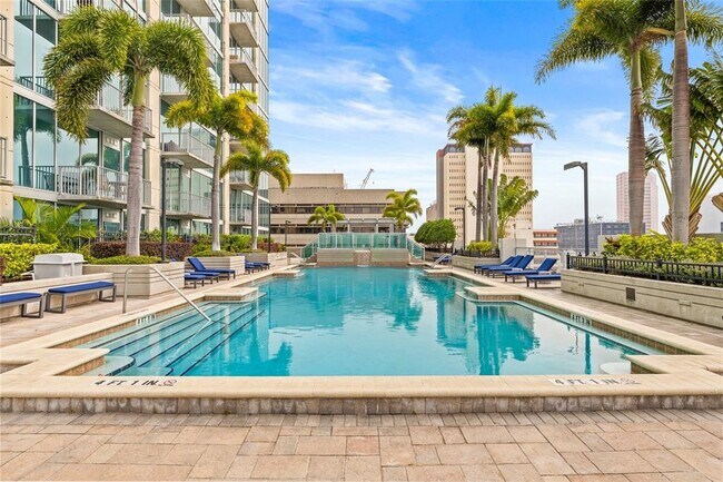 Building Photo - 777 N Ashley Dr