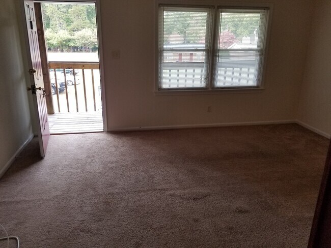 Building Photo - 2530 Cedarwood Dr