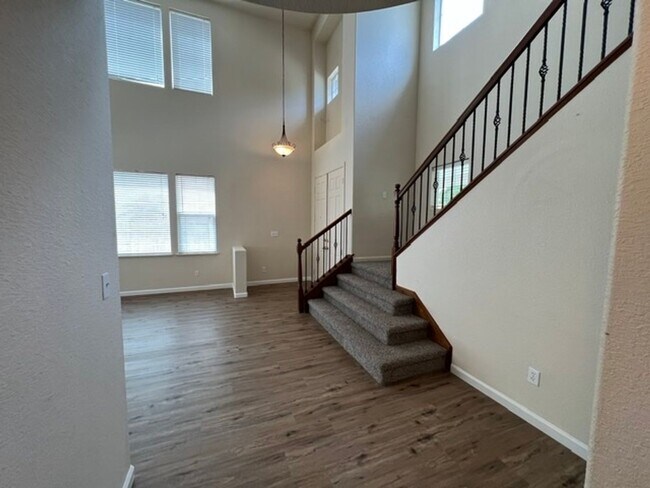 Building Photo - 2912 Medinah Way