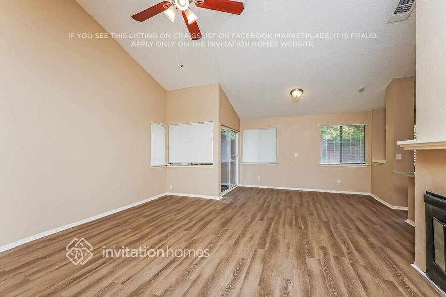 Building Photo - 3216 Cliffview Dr