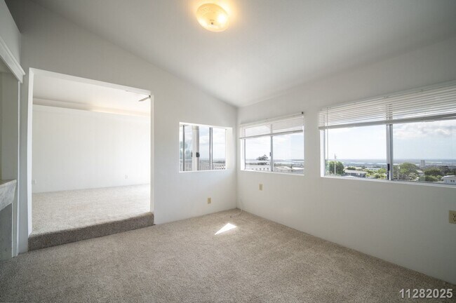 Building Photo - $3650.00 | 4bd/1.5ba Duplex in Pacific Palisades Pearl City