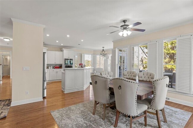 Building Photo - 5685 Lake Manor Trce
