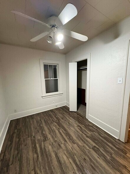 Building Photo - 709 28th St