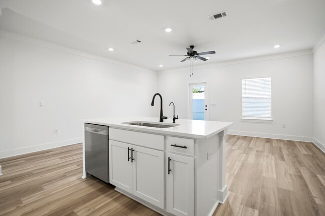 Building Photo - 105 Foxtail Wy