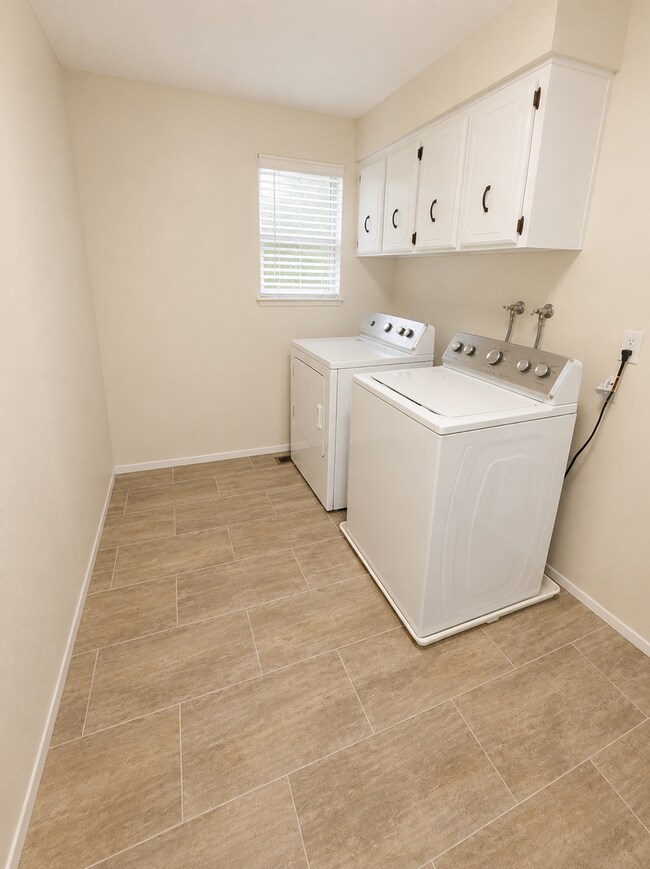 Building Photo - Must See 3 BED/2 Bath Rambler in Yelm Available 8/10/26! Close to JBLM!!!