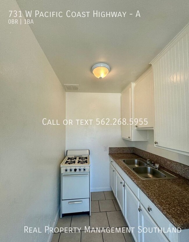 Building Photo - Beautifully Renovated Studio Apartment for...