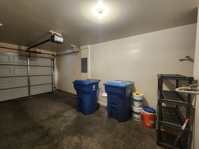 Building Photo - Sleek 2 story home with tile in most living areas and upgraded kitchen.