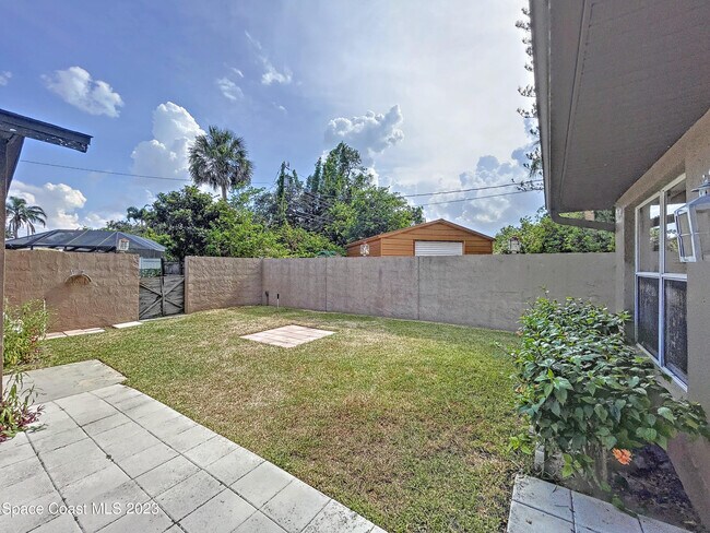 Building Photo - 305 Belmont Dr