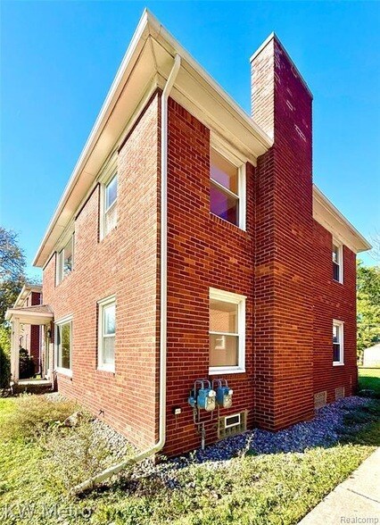 Building Photo - 2182 Vernier Rd