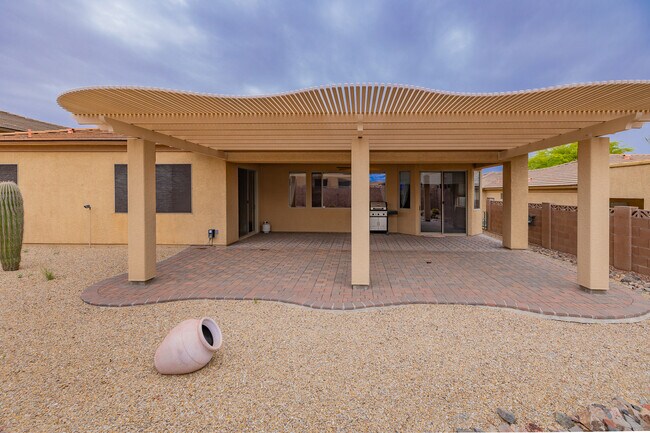 Building Photo - 1141 W Tenniel Dr