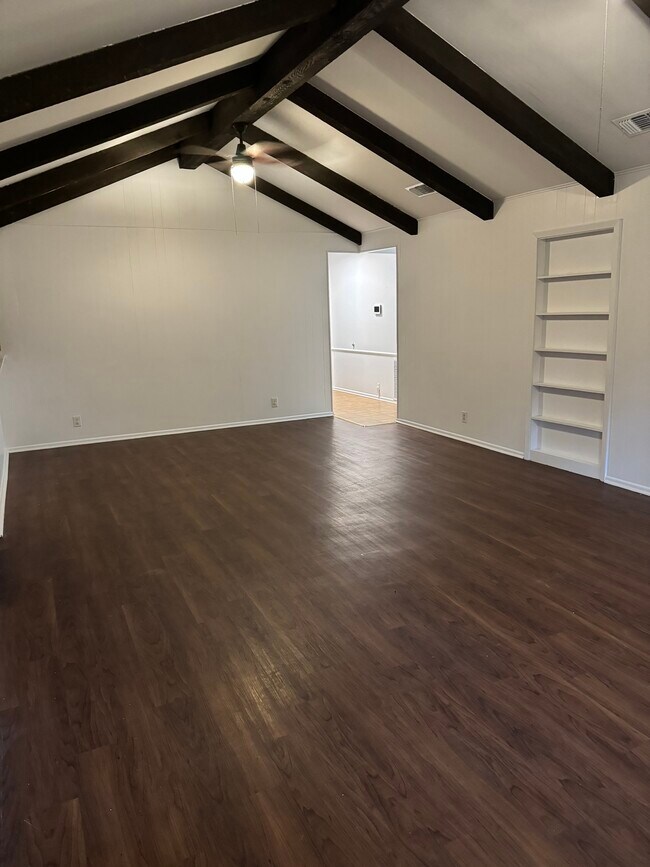 Building Photo - 200 Shalimar Dr
