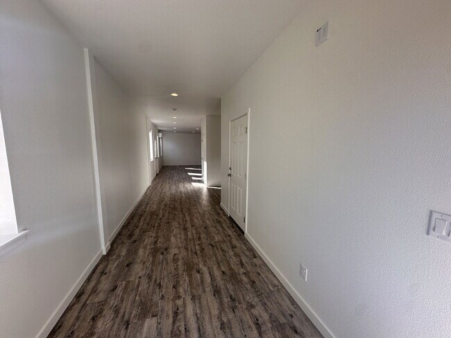 Building Photo - 20611 Independence Way