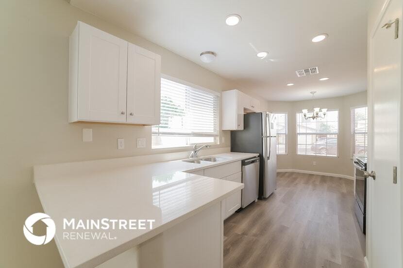 Building Photo - 9017 W Cambridge Ave