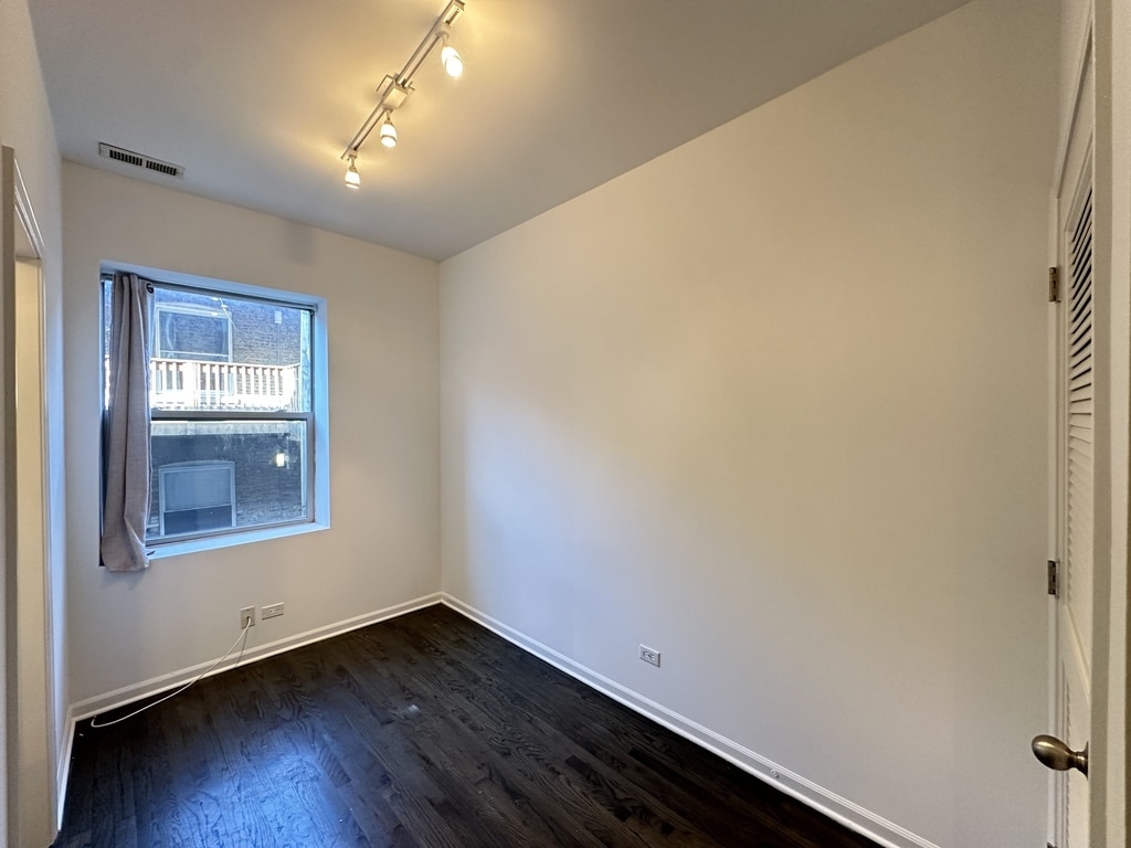 Building Photo - 5054 N Winthrop Ave