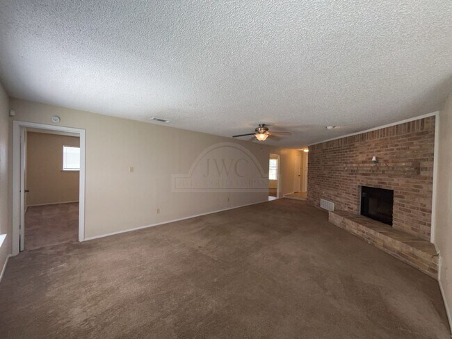 Building Photo - 1510 Rose Ave
