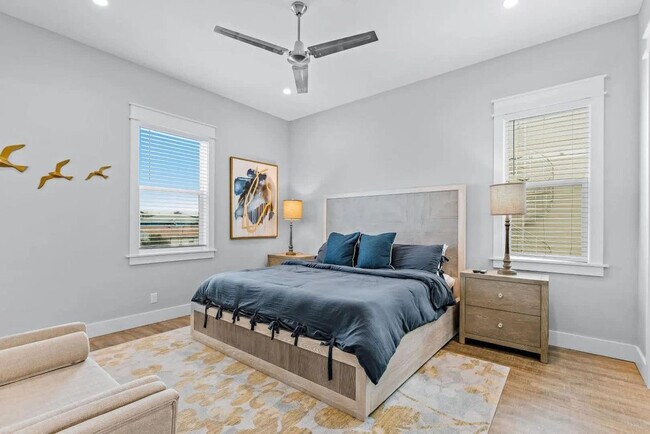 Building Photo - 14324 Front Beach Rd