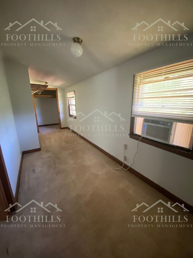 Building Photo - Cozy 1-Bed Detached Apartment with Spaciou...