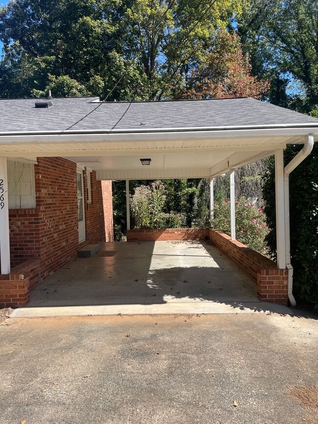 Building Photo - 2569 Lake Forest Dr