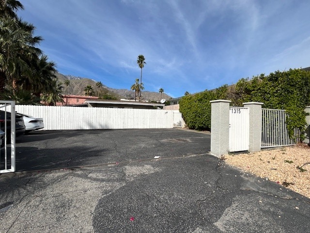 Building Photo - 1315 N Indian Canyon Dr