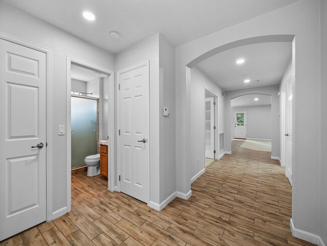 Building Photo - 3 Bed 2 Bath Home Available for Rent!!!
