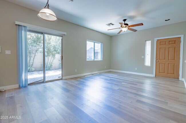 Building Photo - 2723 E Schiliro Cir