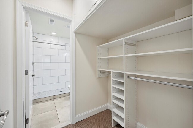 Building Photo - 1825 N Bouvier St