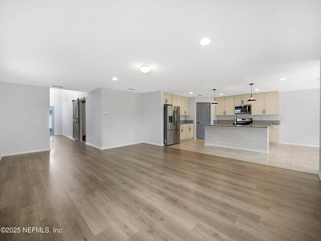 Building Photo - 597 Meadow Ridge Dr
