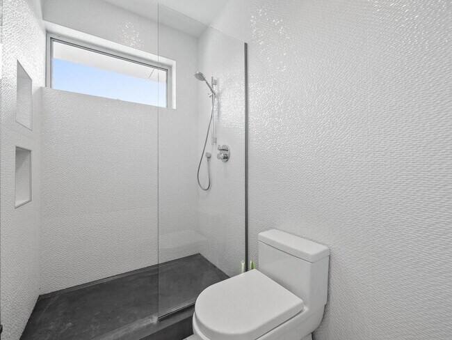 Building Photo - Solana Beach Paradise