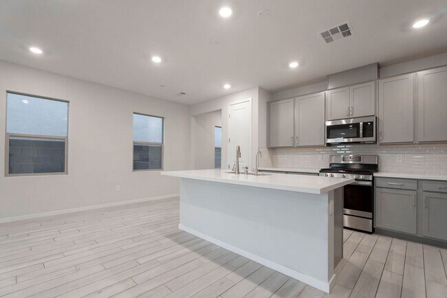 Building Photo - 11620 Desert Hollow Avenue