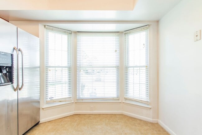 Building Photo - Your Dream Home in Virginia Beach Awaits!