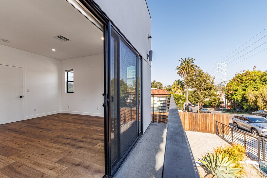 Building Photo - 705 N Benton Way