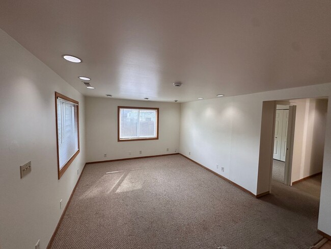 Building Photo - SeaTac rambler ready for its next residents!