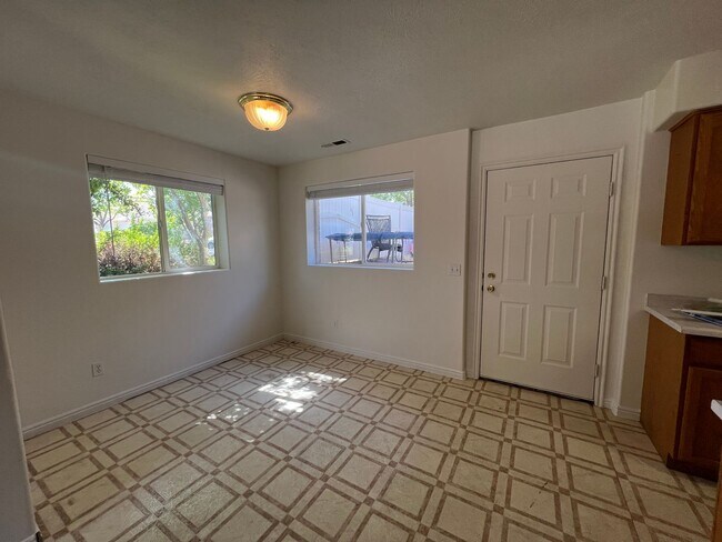 Building Photo - 652 N 2720 E