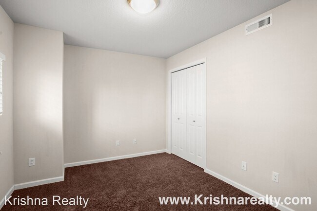 Building Photo - 3 br, 2.5 bath House - 10571 NE Park Ridge...