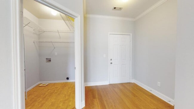 Building Photo - 130 River Landing Dr