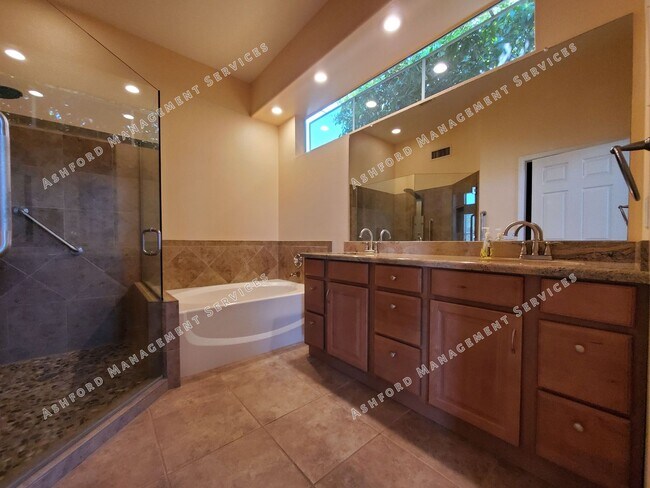 Building Photo - COYOTE LAKES BEAUTIFUL VIEW OF GOLF COURSE/NOT AGE RESTRICTED**NO TENANT FEES