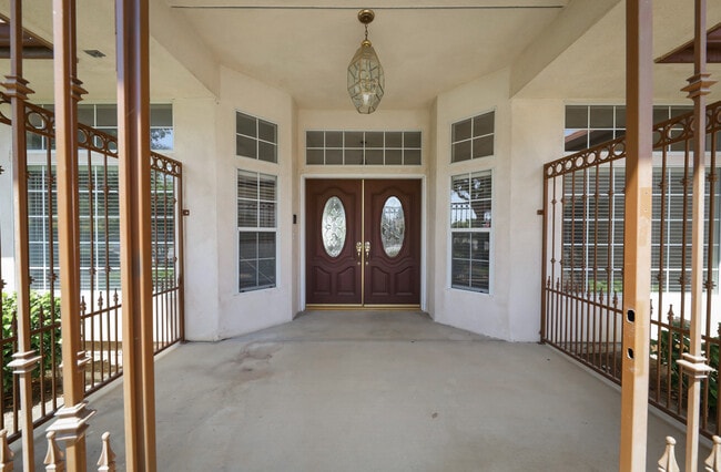 Building Photo - 4709 Laurel Springs Dr