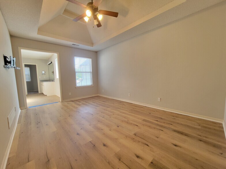 Building Photo - 4367 NE 83rd Terrace