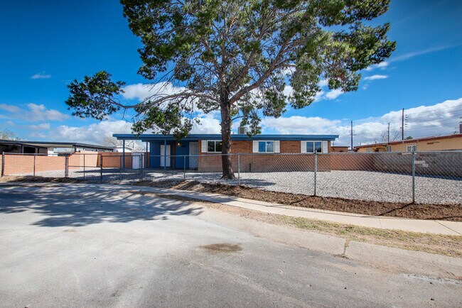 Building Photo - FOR RENT