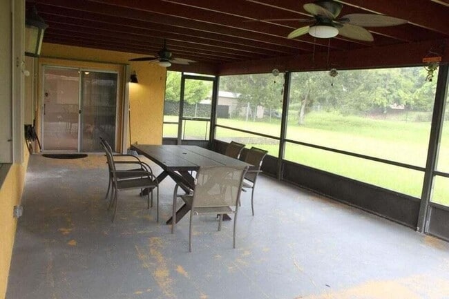 Building Photo - 221 Bilbao St