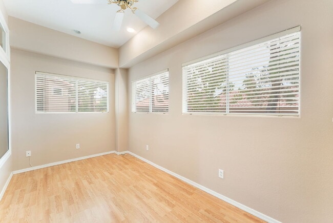 Building Photo - Sun City Summerlin 2 bedroom and 2 bathroom in a  55 and older Neighborhood